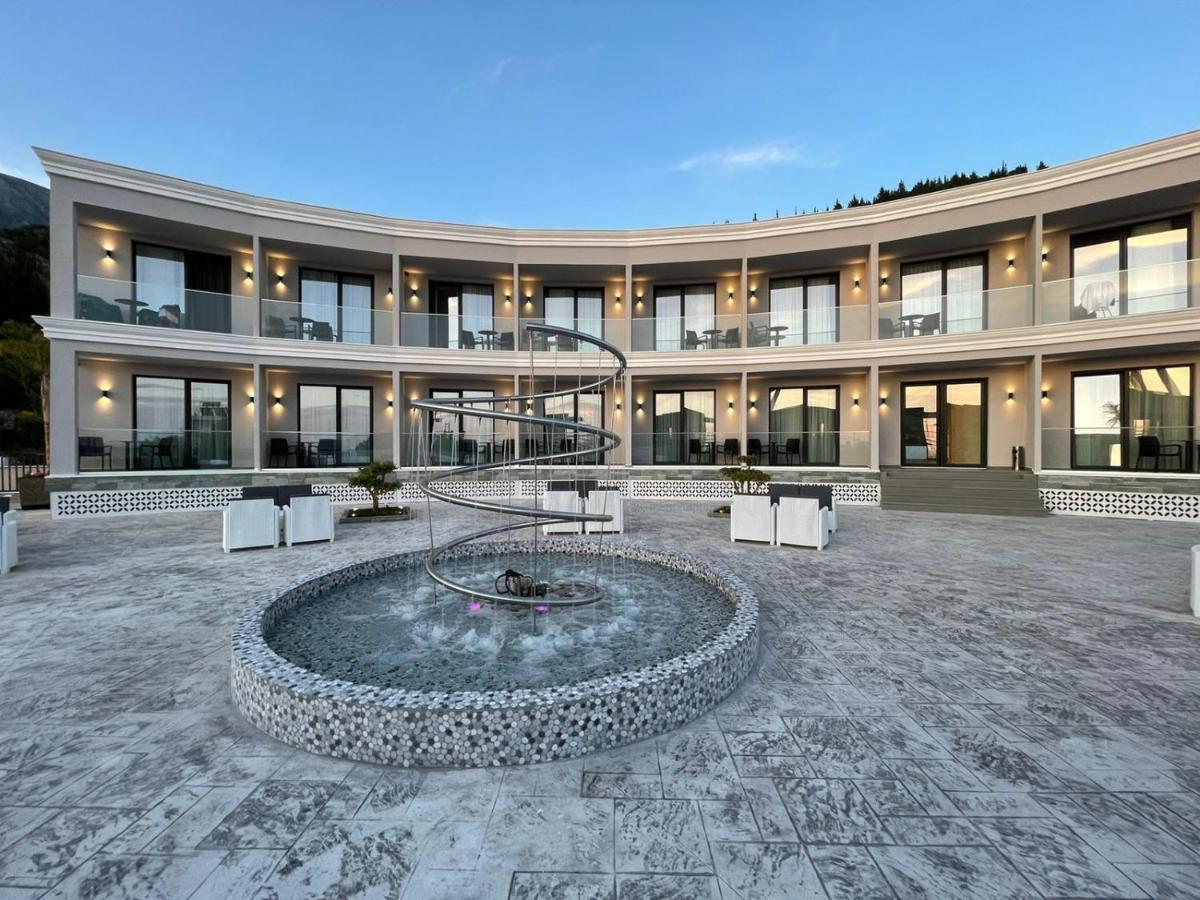 Ebbi Hotel Dhërmi Exteriör bild