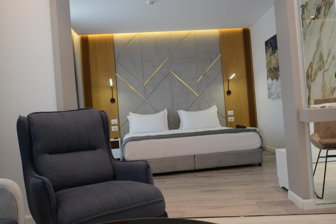 Ebbi Hotel Dhërmi Exteriör bild